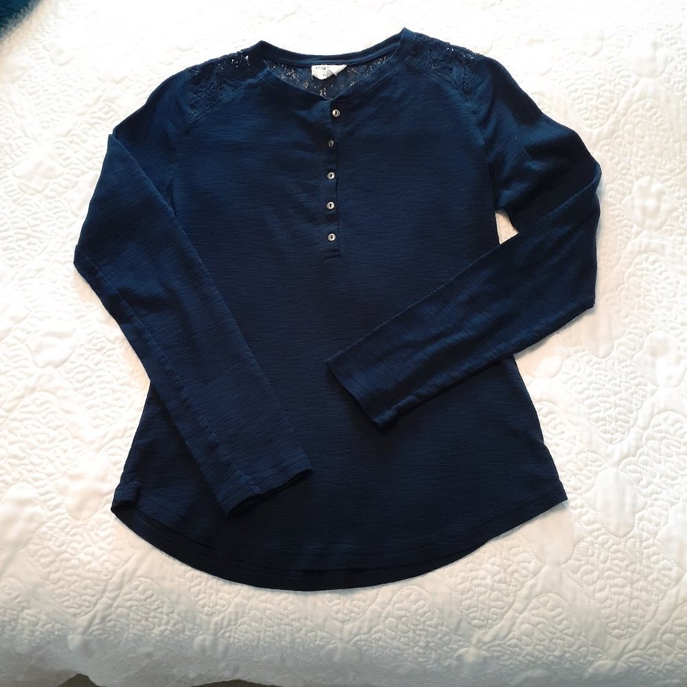 Sweater with lace